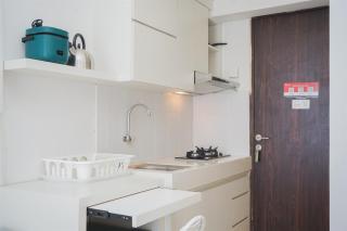 Cozy and Minimalist Studio at Serpong Greenview Apartment By Travelio - 3