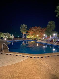 Amazing Spacious Seaview Condo - 3