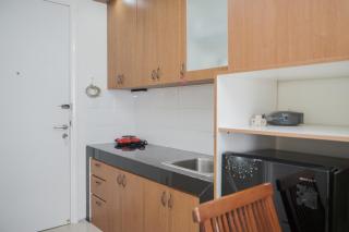Comfortable and Minimalist Studio at Tuscany Residences Apartment By Travelio - Tangerang - 8
