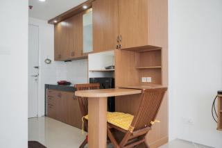 Comfortable and Minimalist Studio at Tuscany Residences Apartment By Travelio - 7