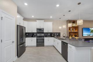 Last Minute Disney Getaway! Private Pool, Hot Tub & Games Room. Book Now! #29580 - Kissimmee - 1