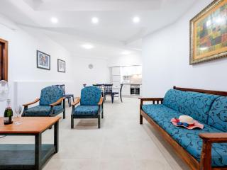 1H. Cozy Las Flores with Pool - - 3