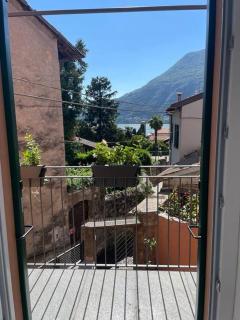 Un balcone sul lago - 0