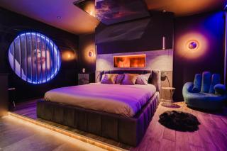 Love Room Les Private Places - Lit King Size et Jacuzzi Privé - Orléans - 9