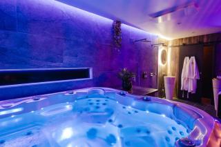 Love Room Les Private Places - Lit King Size et Jacuzzi Privé - Orléans - 0