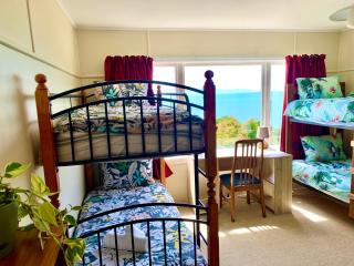 Family and pet friendly with stunning seaviews - 4