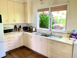 Family and pet friendly with stunning seaviews - 2