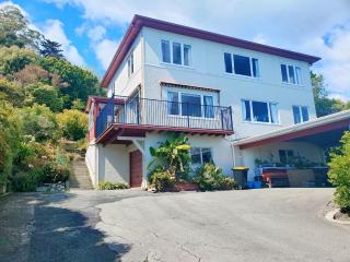 Family and pet friendly with stunning seaviews - 1