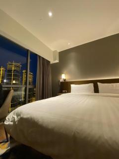 Novotel Hotel Suites Residences Manila by Amira Luxury - Manila - 3