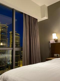 Novotel Hotel Suites Residences Manila by Amira Luxury - Manila - 9