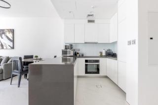 District One Residences 12 - PROMO DEAL! Modern 1BR for 4 with Breathtaking Lagoon Views - 3