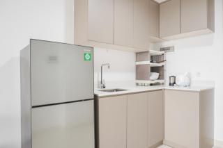 Stunning and Strategic 2BR Gold Coast Apartment near PIK By Travelio - Jakarta - 1