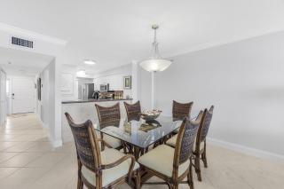 Beachfront condo with views, pools and tennis courts - 4