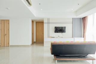 Spacious and Lavish 3BR at Hillcrest House Apartment By Travelio - Tangerang - 1