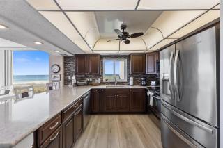 1021 - Shoreline Towers - 3 Bedroom Beachfront Condo - 3
