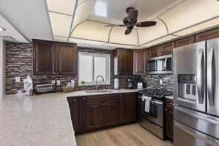 1021 - Shoreline Towers - 3 Bedroom Beachfront Condo - Destin - 2