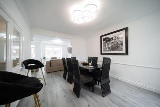 Spacious Duplex Apartment - Perfectly Situated in the Heart of the City - Blackpool - 0