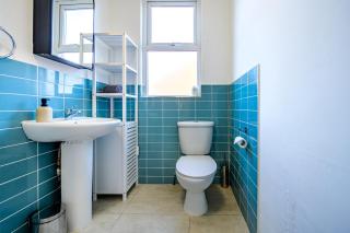 Stylish Modern Manchester Home - Perfect for Work, Leisure & Stadium Visits with Parking - 4