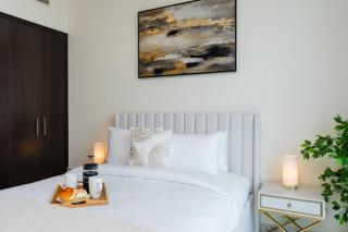 Classy Upgraded - High Floor - Prime Location - 5