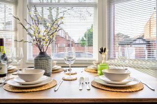 Stylish Modern Manchester Home - Perfect for Work, Leisure & Stadium Visits with Parking - Manchester - 7