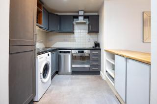 Contemporary 2BR Flat in Dublin's Cultural Hub - 3