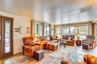 Deck and Fire Pit Cozy Cabin at Terrace Lakes! - Crouch - 8