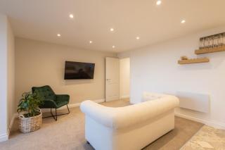 Apartment 1, King's Court - 5