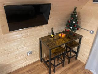 Executive Pod and Jacuzzi - 7