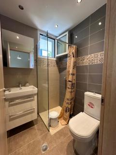 Thekla Guesthouse - - 5