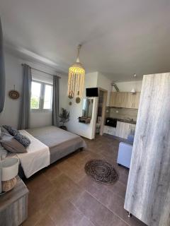 Thekla Guesthouse - - 7