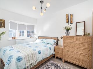 Pass the Keys Stylish Family Friendly 3 Bed Home in Borehamwood - Borehamwood - 7