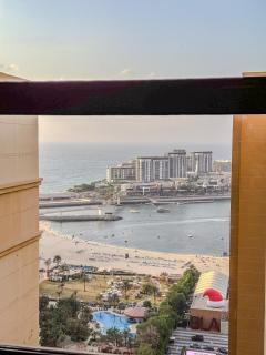 Chic 2BR Beachfront Residence at Amwaj 4 - 0