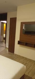 Hotel Le West Near Exhibition Center - Mumbai - 2
