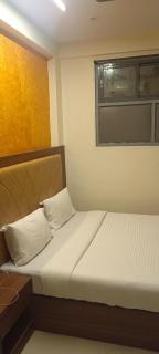Hotel Le West Near Exhibition Center - Mumbai - 4