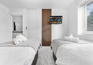 Modern Studio, Great Transport Links, North London - New Southgate - 4