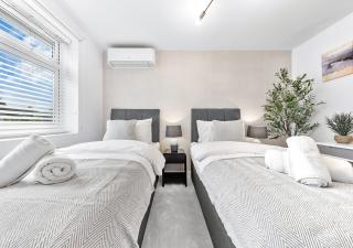 Modern Studio, Great Transport Links, North London - New Southgate - 3