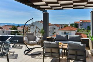 CROWONDER Villa Adriana - Villa with Heated Swimming Pool, Jacuzzi and Sauna - 9