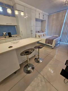 Beautiful Modern Bachelor Apartment On The Beach - Città del Capo - 2