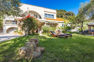 Apartments Blanka - Garden Oasis with Jacuzzi - Banjol - 6