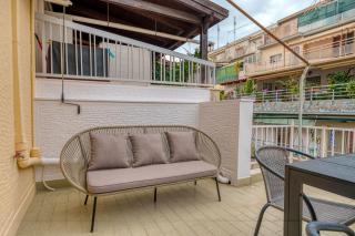 Bright & Contemporary Home with Balcony in Vibrant Piraeus - Piraeus - 3