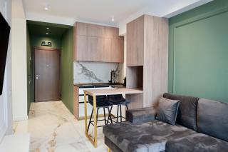 Luxury Skyline Suite Near Center - 2