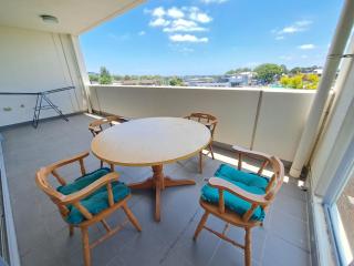 Hurstville Luxe 1BR above shops & nr train, Game Console & Free Netflix - Sidney - 7
