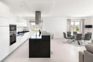 Home By The Sea Ocean View Apartment - Lagos - 1