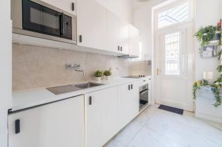Sunny penthouse at the boulevard - Budapest - 6