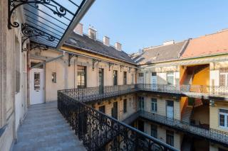 Sunny penthouse at the boulevard - Budapest - 1