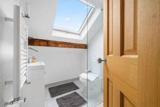 Four Bedroom House By Brookland Stays Serviced Accommodation Short Lets Manchester With Free WIFI - Broadheath - 6
