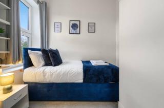 Four Bedroom House By Brookland Stays Serviced Accommodation Short Lets Manchester With Free WIFI - Broadheath - 4
