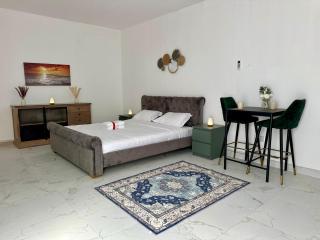 Cozy private room in Jumeirah villa near the Beach - 0