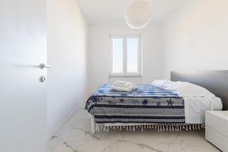 White and Grey - Levanto - 7