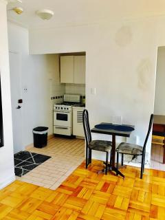 Stylish Montreal Apartment Comfortable Stay in the Golden Square Mile - 6